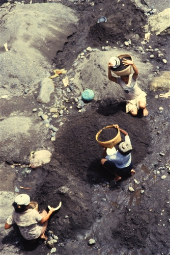 Bali_23_CollectingRiverSiltForAgriculture_g.jpg