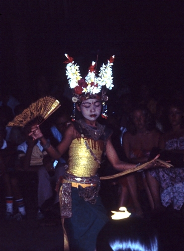 Bali_81_BonaDance_TranceDance_g.jpg