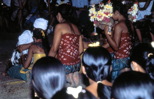 Bali_83_BonaDance_TranceDance_g.jpg