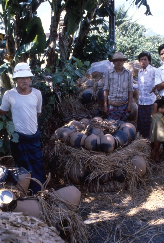 Lombok_49_RemotePottingVillage_g.jpg