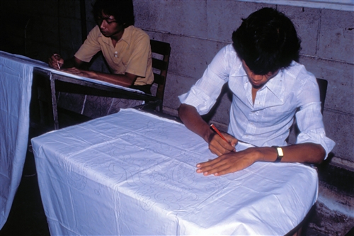 VisualArts_Batik_1_DrawingTheDesign_g.jpg