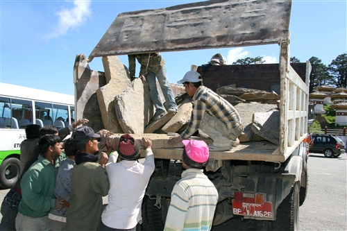 Bhutan_ThToPun_OnTheRoad_8299.jpg