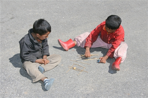 Bhutan_ThToPun_OnTheRoad_8302.jpg